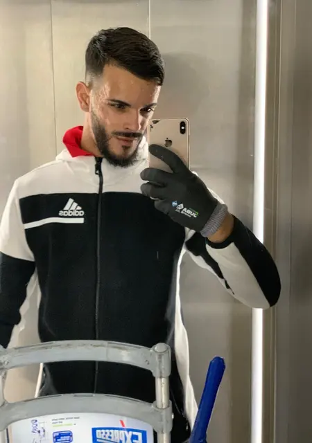 Soy Isaac, 26 años de Granada, busco conocer gente para chatear