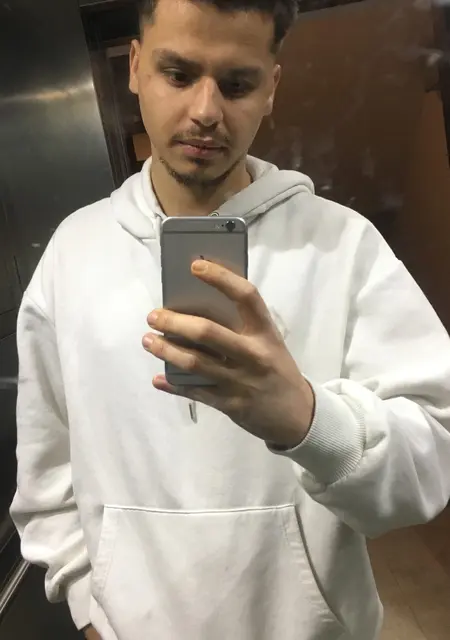 Я Levi, 24, знакомлюсь без обязательств в Бурсе