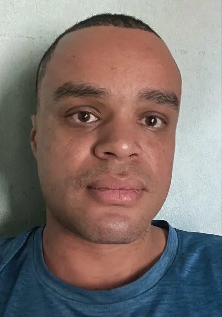 Alex из Араракуара, мне 33, познакомлюсь для общения