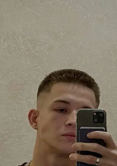 Константин из Бреста, мне 20, познакомлюсь на одну ночь