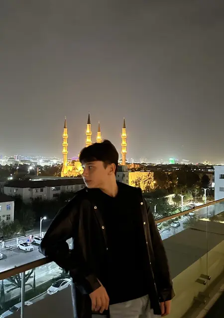 Sasa из Франкфурта-на-майне, ищу на сайте приятное времяпровождение