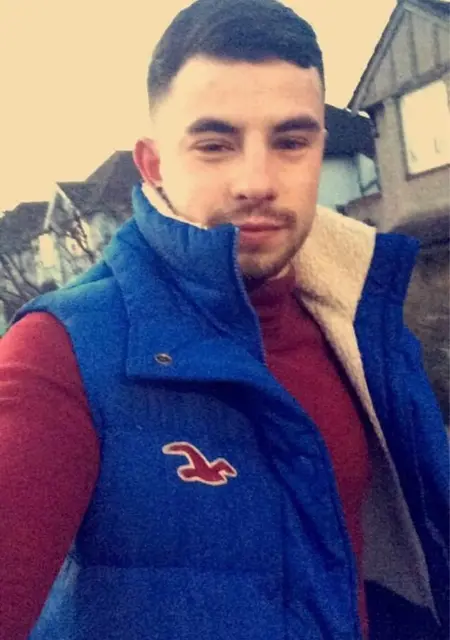 Dlee из Редхилл, ищу на сайте знакомства на одну ночь