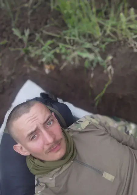 Я Дмитро, 23 років з Херсона, шукаю знайомства без зобов'язань