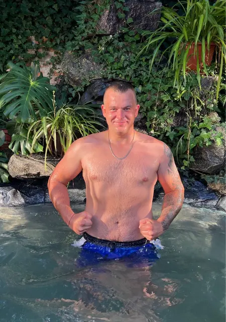 Я Валерій, 26 років, знайомлюсь без зобов'язань у Лубни