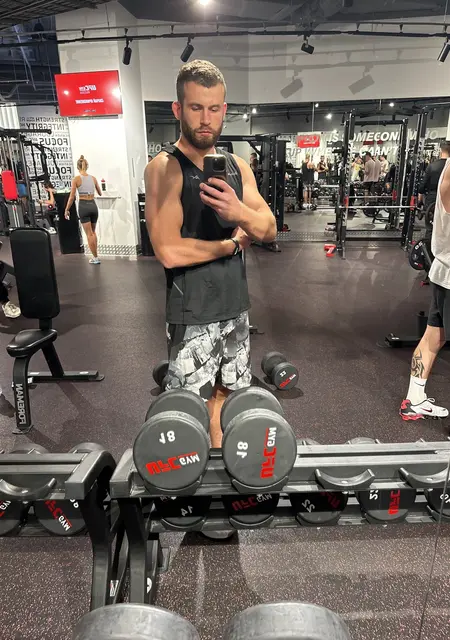 Pavel из Брюсселя, мне 35, познакомлюсь для приятного времяпровождения