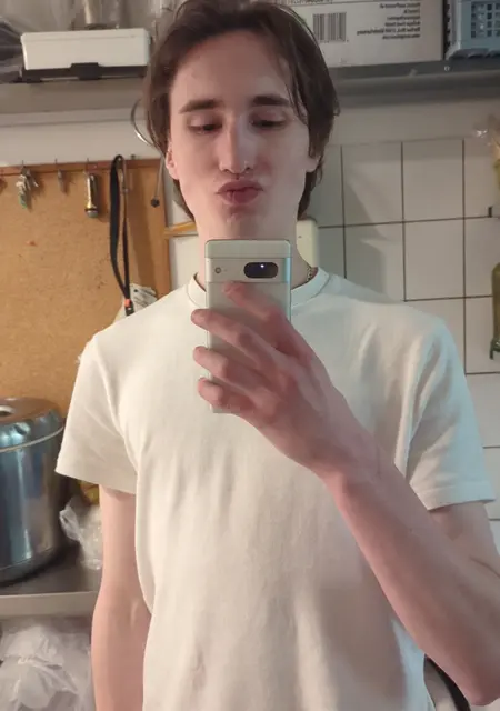 Максим из Майнца, мне 21, познакомлюсь на одну ночь