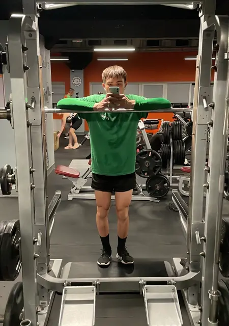 Михайло з Полтавы, мені 20 років, познайомлюсь для приємного проведення часу