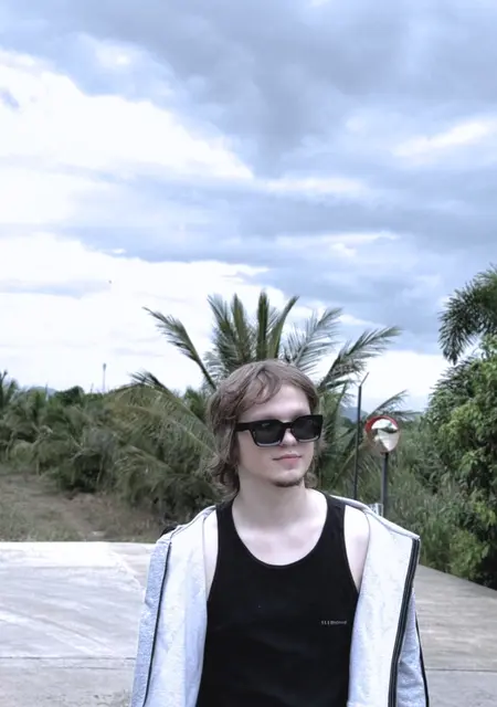 Я Vlad, 20, из Накхонпатхом, ищу знакомство для приятного времяпровождения