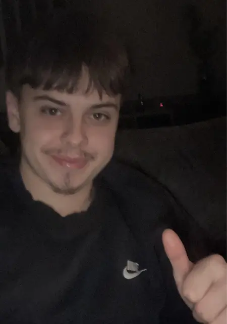 Lucas из Кан, ищу на сайте знакомства без обязательств