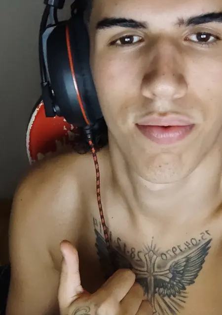 Iván из Бадалона, мне 19, познакомлюсь на одну ночь