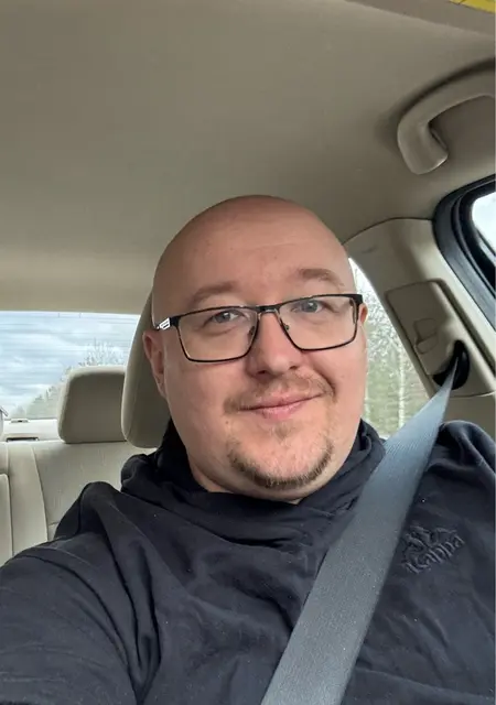 Я Микола, 34 років з Вараша, шукаю знайомства без зобов'язань