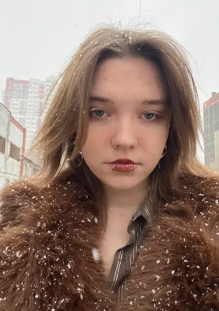 Я Алена, 18, из Амстердама, ищу знакомство для приятного времяпровождения