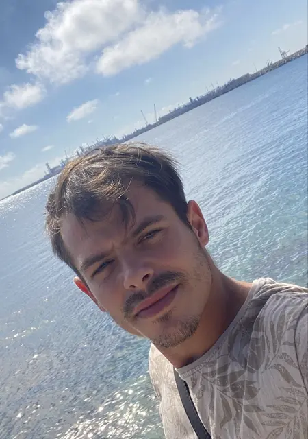 David из Фокшани, ищу на сайте знакомства на одну ночь