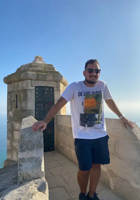 Soy Juanma, 35 años de Alicante, busco conocer gente para chatear