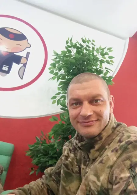 Я Саша, 40 років з Луганська, шукаю знайомство для спілкування