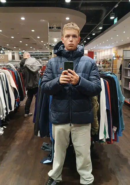 Я Dima, 18, знакомлюсь на одну ночь в Кельце