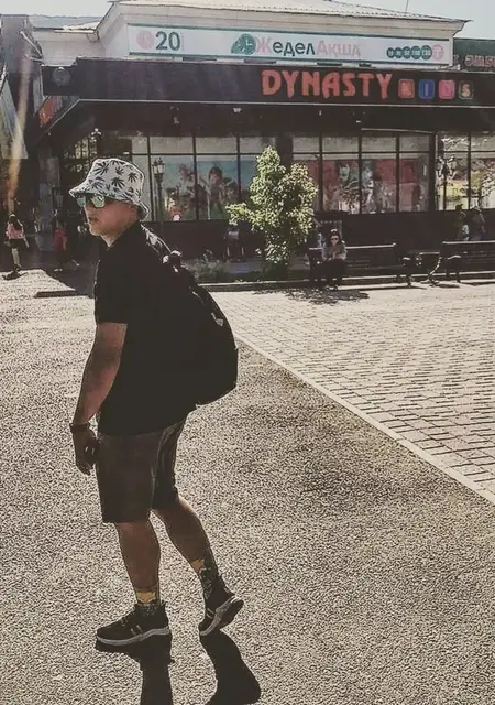 Я Виктор, 29, из Талдыкоргана, ищу знакомства без обязательств