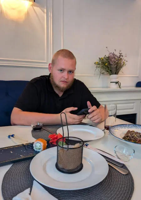 Саша из Сум, мне 25, познакомлюсь для дружбы