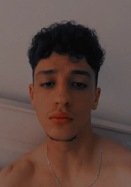 Soy Ayob, 23 años de Marbella, busco conocer gente para viaje