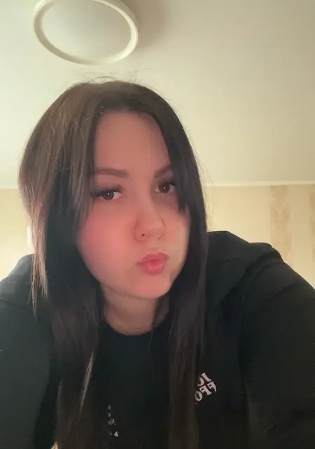 Я Вікуля, 18 років, знайомлюсь без зобов'язань у Львів