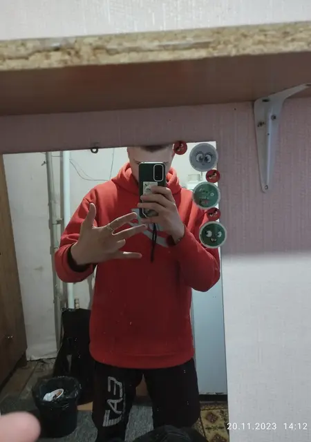 Я Дима, 21 років з Мелітополя, шукаю знайомство для постійних стосунків