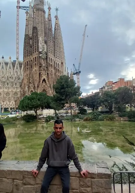 Soy Ilyass Corleone, 23 años de La Coruña, busco conocer gente para relación sin ataduras