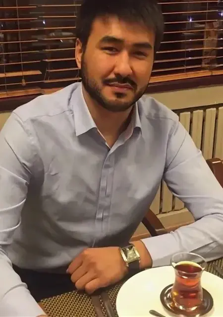 Я Виктор, 43, из Парижа, ищу знакомства на одну ночь