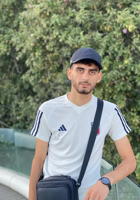 Soy Elaid, 25 años de Alicante, busco conocer gente para relación sin ataduras