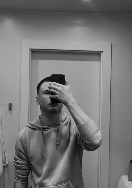Я Vlad, 19, из Люблина, ищу знакомства на одну ночь