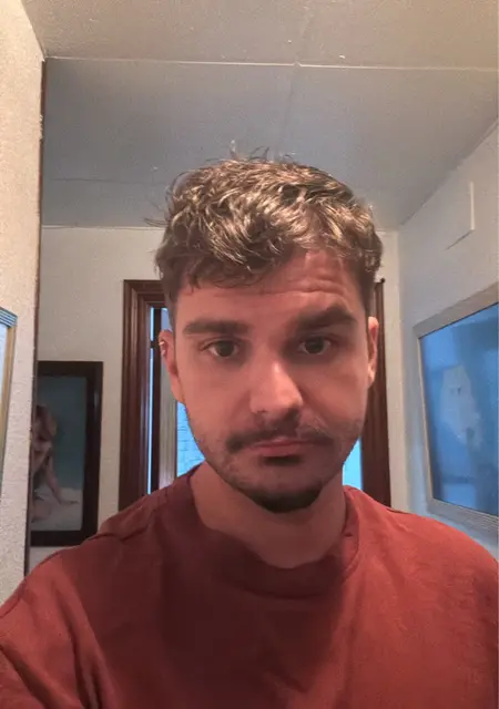 Soy Daniel, 27 años, conociéndome para relación sin ataduras en Valencia