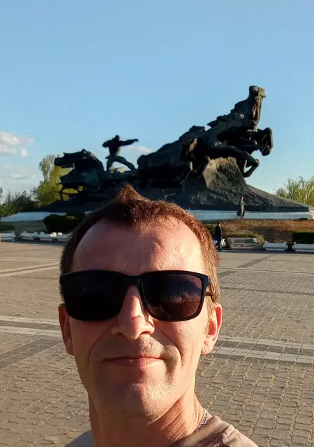 Я Максим, 40, из Минска, ищу знакомства на одну ночь
