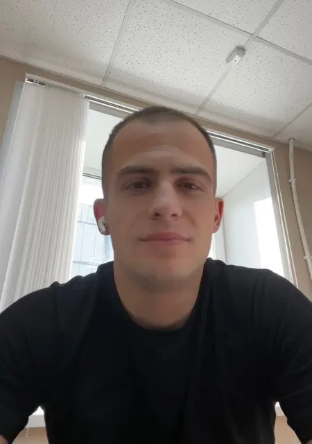 Я Евгений, 29 років, знайомлюсь для приємного проведення часу у Маріуполі