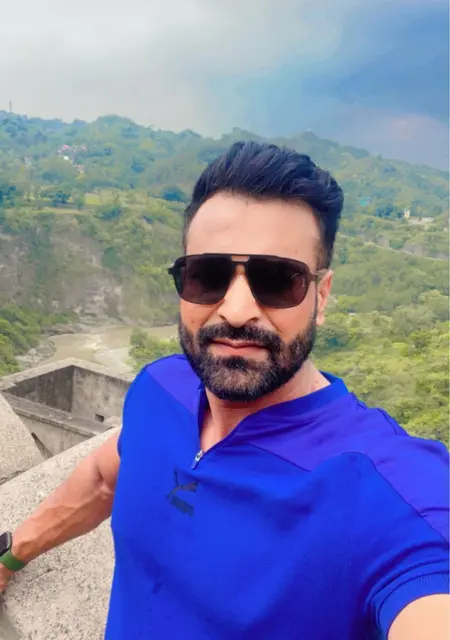 Я Satbir, 35, знакомлюсь на одну ночь в Чандигарх