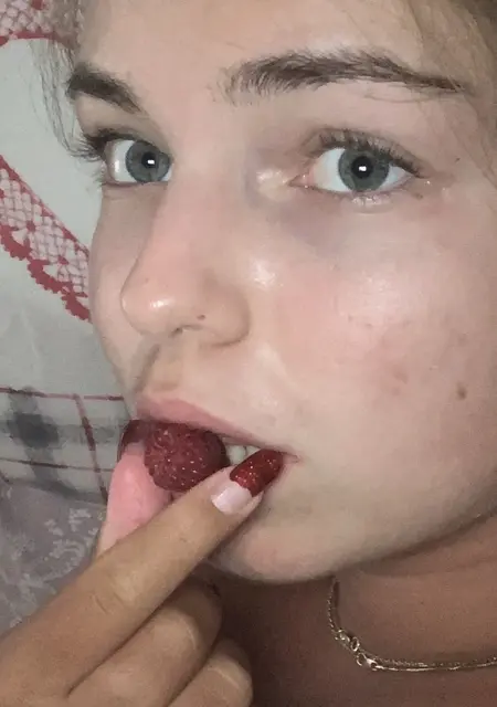 Я Вика, 25, из Киева, ищу знакомство для приятного времяпровождения