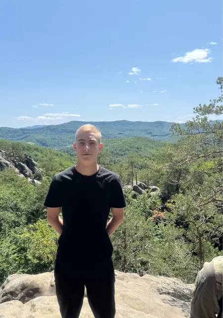 Я Назар, 19, знакомлюсь без обязательств в Виннице