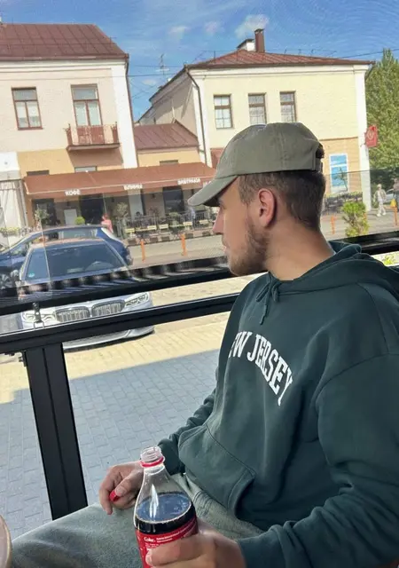 Я Стас, 21, из Барановичей, ищу знакомства на одну ночь