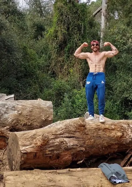 Soy Albert, 34 años de Barcelona, busco conocer gente para relación abierta