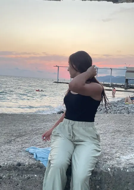 Я Настя, 20, из Парижа, ищу знакомства без обязательств