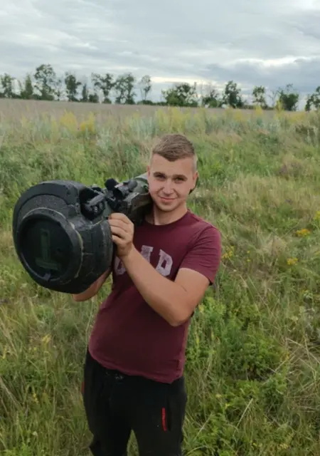 Сергей з Харкова, мені 20 років, познайомлюсь для постійних стосунків