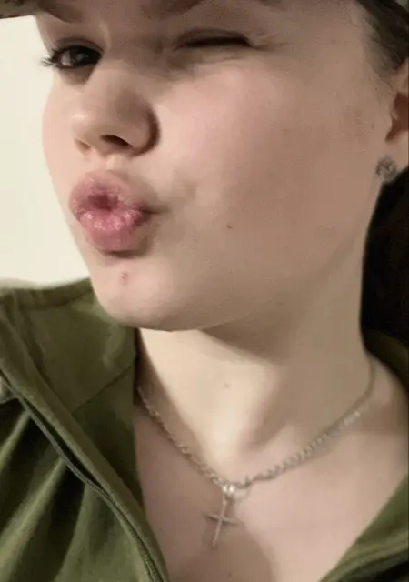 Нюта из Киева, мне 18, познакомлюсь для общения