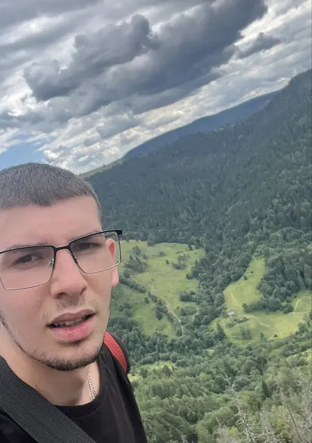 Я Vova, 18, из Ивано-Франковска, ищу знакомство для постоянных отношений