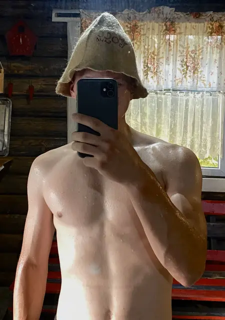 Егор из Гродно, мне 20, познакомлюсь для вирта