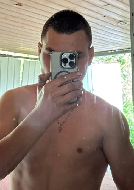 Artem з Запоріжжя, мені 21 років, познайомлюсь для спілкування