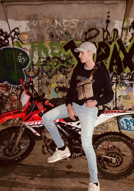 Juanjose de Sevilla, busco en el sitio lío de una noche