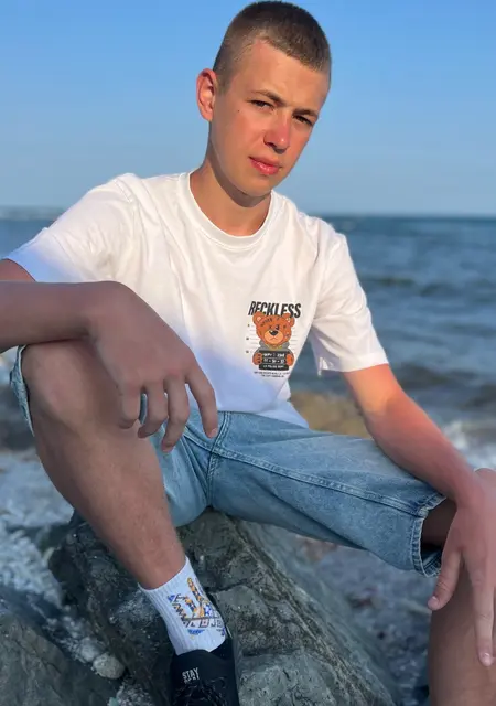 Я Егор, 19, из Софии, ищу знакомства на одну ночь