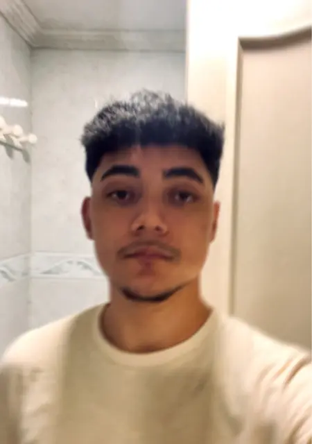 Marlon de Madrid, tengo 19 años, listo para conocer para relación abierta