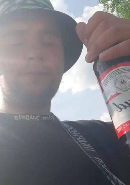 Ваня из Франкфурта-на-майне, мне 20, познакомлюсь для общения