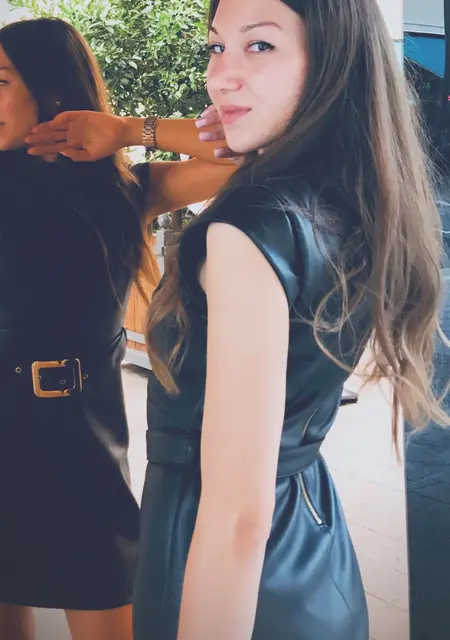 Nina из Парижа, ищу на сайте знакомства без обязательств