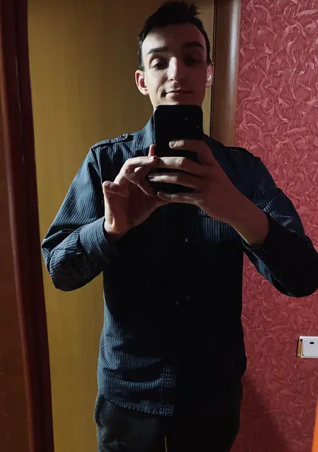 Артур из Хмельницкого, мне 21, познакомлюсь для открытые отношения