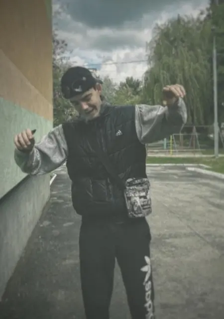 Димка из Кретей, мне 20, познакомлюсь на одну ночь